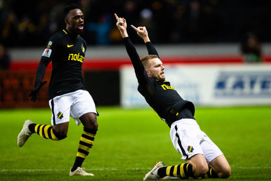 s Sebastian Larsson jublar