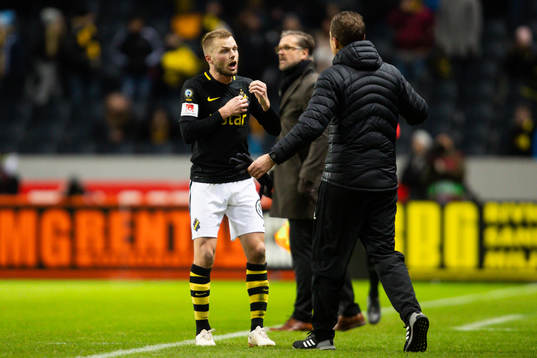 s Sebastian Larsson reagerar