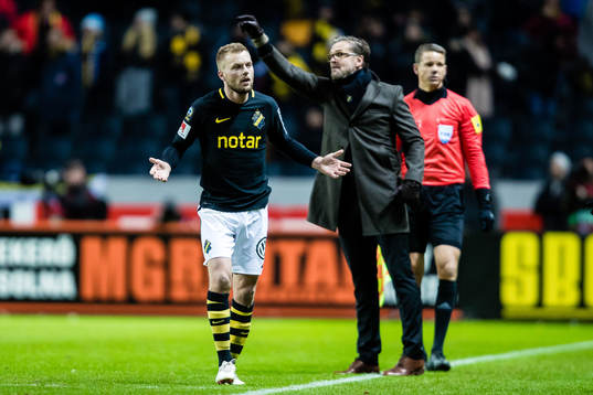 s Sebastian Larsson blir utvisad