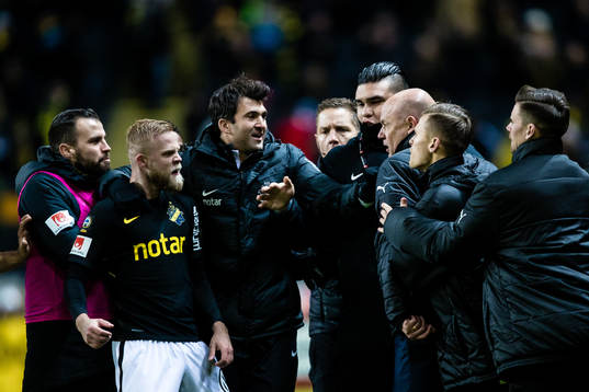 s målvaktstränare Kyriakos Stamatopoulos och AIK:s Daniel