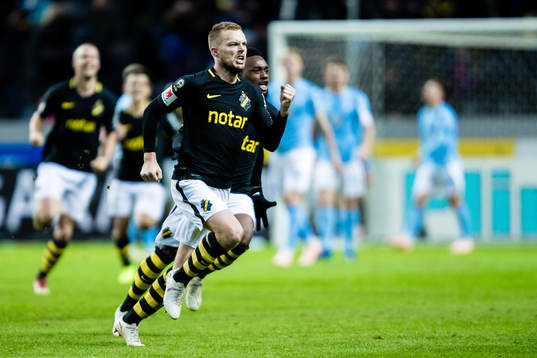 s Sebastian Larsson jublar