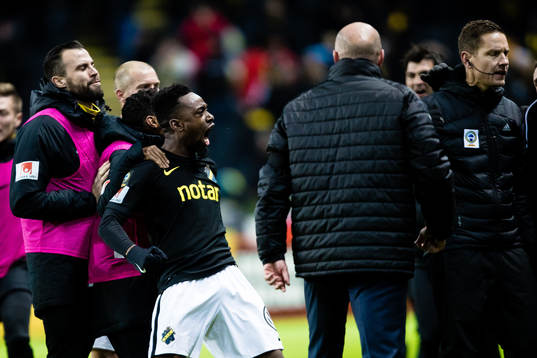 s Heradi Rashidi , Per Karlsson  och Daniel Sundgren jublar
