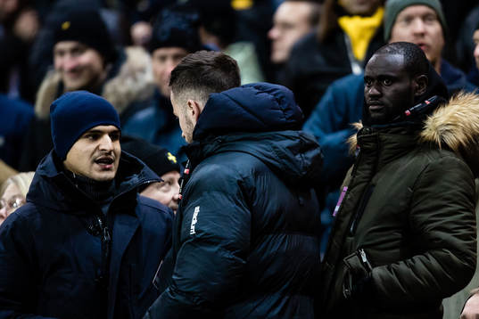 s avstängda spelare Tarik Elyounoussi (v) och Enoch Kofi