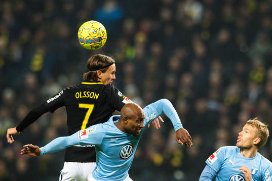 s Kristoffer Olsson och Malmö FFs Fouad Bachirou