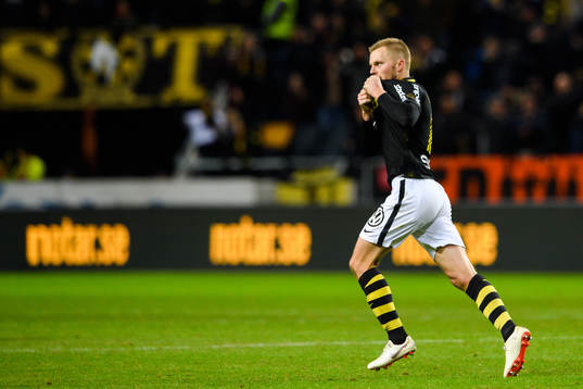 s Sebastian Larsson jublar