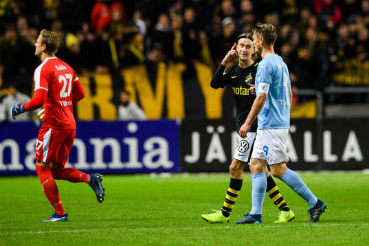 s Kristoffer Olsson i samtal med Malmö FFs Markus Rosenberg