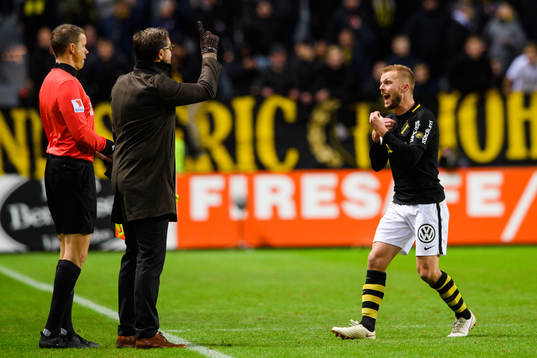 s Sebastian Larsson reagerar