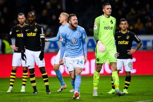 Malmö FFs Lasse Nielsen reagerar