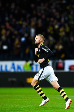 s Sebastian Larsson jublar
