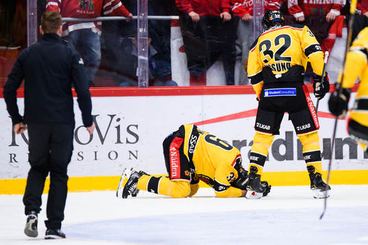 Luleås Pontus Själin har ont