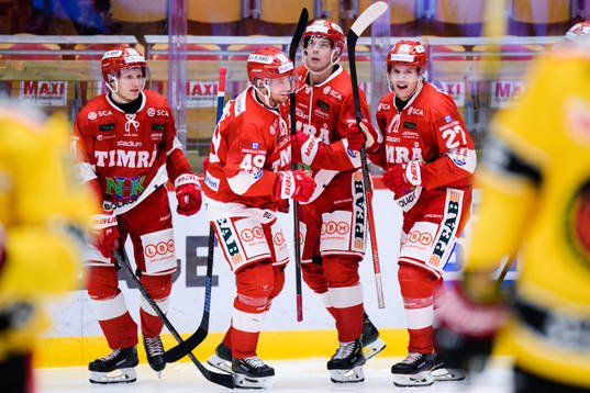 Timrås spelare jublar