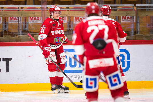 Timrås Alexander Falk jublar