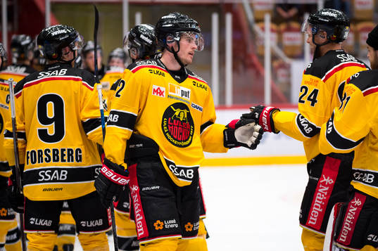 Luleås Fredrik Styrman jublar