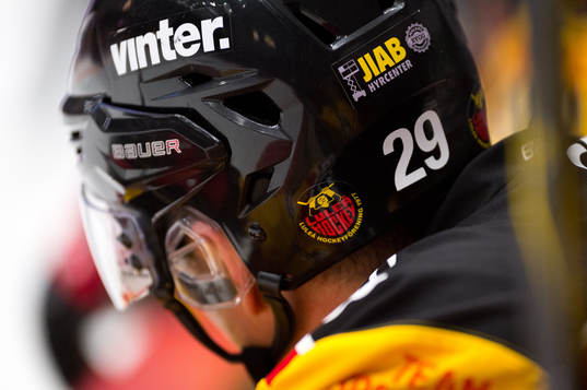 Luleå hockeys logga på hjälmen