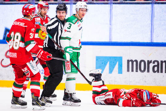 Moras Kevin Gagné och Rögles Erik Andersson  och Erik