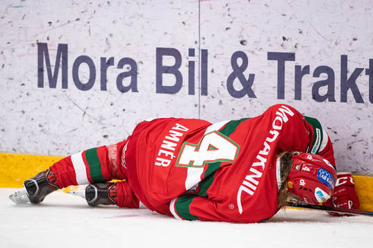 Moras Viktor Amnér skadas