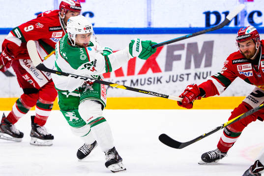 Rögles Rasmus Sandin skjuter