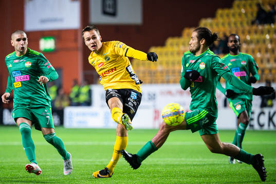 Elfsborgs Viktor Prodell skjuter