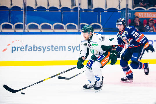 Färjestads Ilari Melart och Växjös Nils Carnbäck
