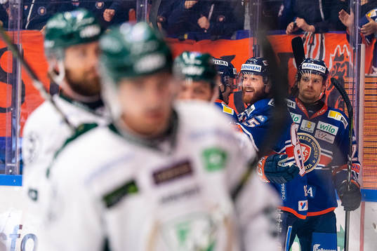 Växjös Liam Reddox jublar