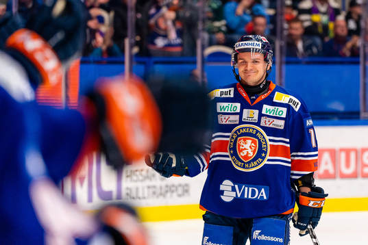Växjös Julius Junttila jublar