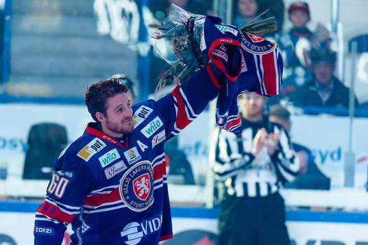 Växjös Erik Josefsson uppmärksammas före match för