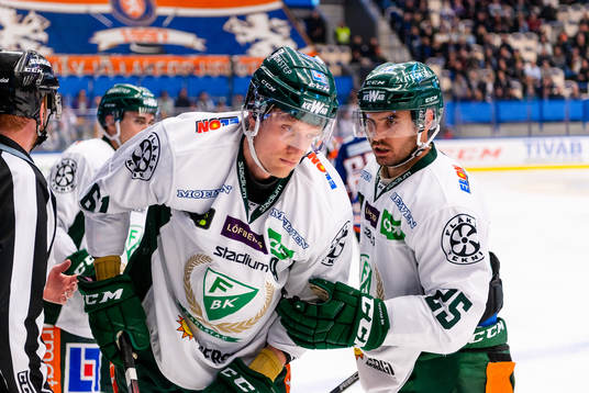 Färjestads Johan Ryno ser groggy ut