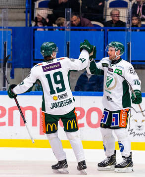Färjestads Carl Jakobsson och Alexander Johansson jublar