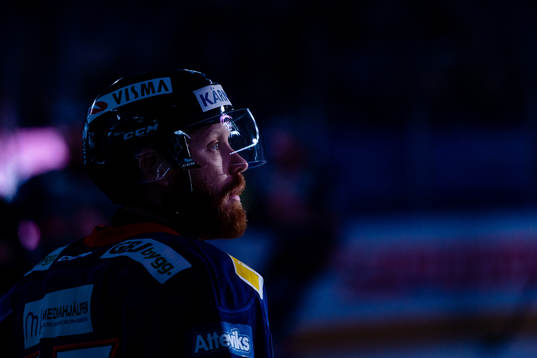 Växjös Liam Reddox före ishockeymatchen i SHL mellan