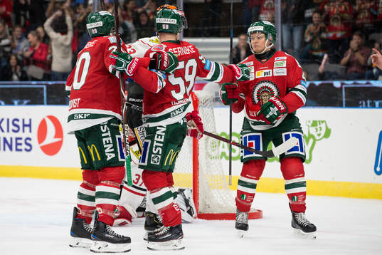 Frölundas Simon Hjalmarsson jublar ihop med Joel Lundqvist