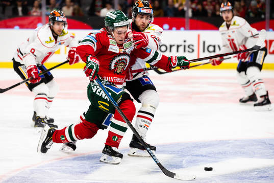 Frölundas Tim Söderlund och Örebros Jonathan Andersson