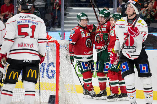 Frölundas Ponthus Westerholm jublar med Pathrik Westerholm