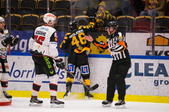 Skellefteås Mathis Olimb jublar