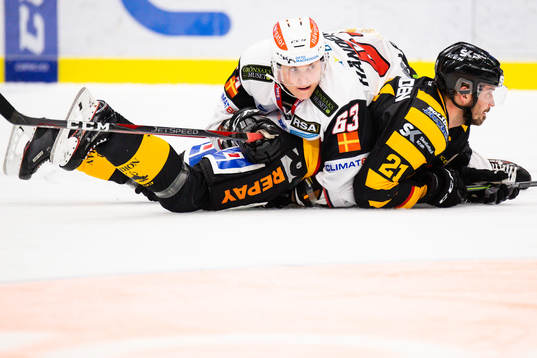 Malmö Redhawks Fredrik Händemark och Skellefteås Jimmie