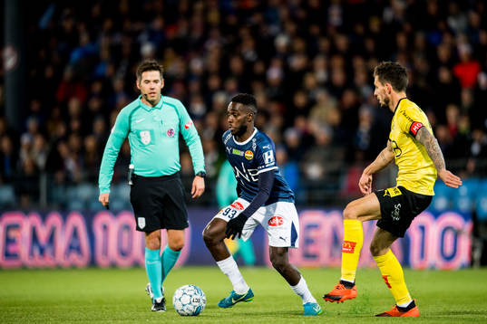 Tokmac Chol Nguen of Strømsgodset and Daniel Alexander