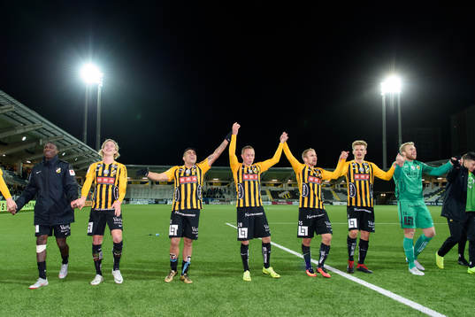 Häckens spelare tackar publiken