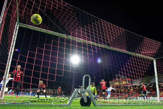 Norrköpings Gudmundur Thorarinsson gör 1-0 för