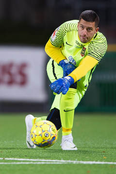 Brommapojkarnas målvakt Nikola Petric