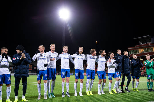 Norrköpings spelare jublar framför klacken