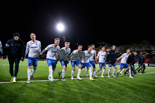 Norrköpings spelare jublar framför klacken