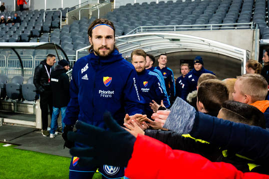 Djurgårdens Kevin Walker innan fotbollsmatchen i