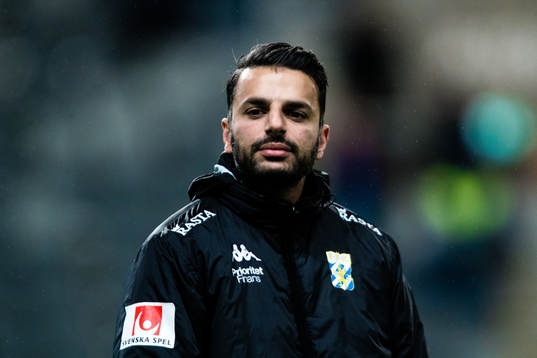 IFK Göteborgs tränare Poya Asbaghi innan fotbollsmatchen