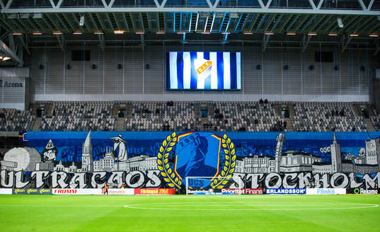 Djurgårdens supportar med ett tifo