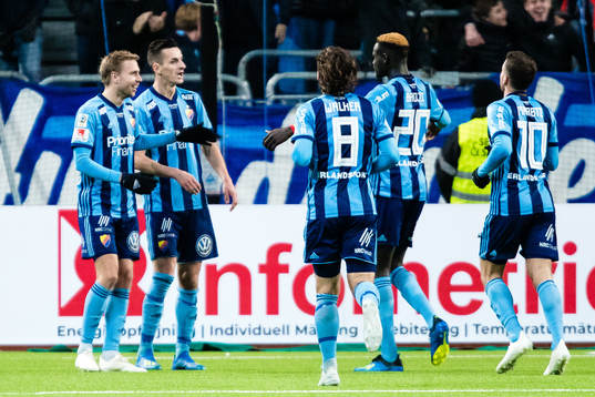 Djurgårdens Haris Radetinac jublar med Jonathan Ring ,
