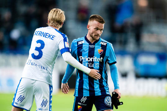 Djurgårdens Nicklas Bärkroth tackar IFK Göteborgs Billy