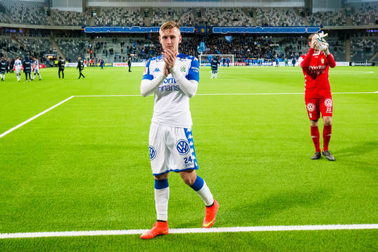 IFK Göteborgs Sebastian Ohlsson applåderar supportrar
