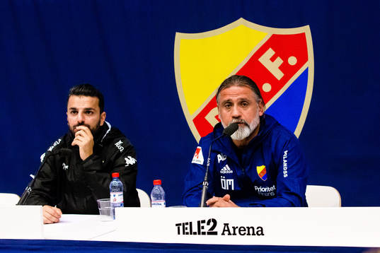 IFK Göteborgs tränare Poya Asbaghi pock Djurgårdens