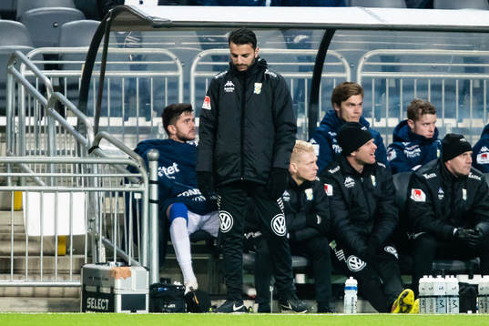 IFK Göteborgs tränare Poya Asbaghi deppar