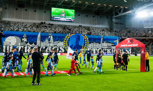 Djurgårdens och IFK Göteborgs spelare gör entré på