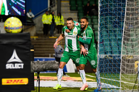 Hammarbys Nikola Djurdjic och Junes Barny jublar